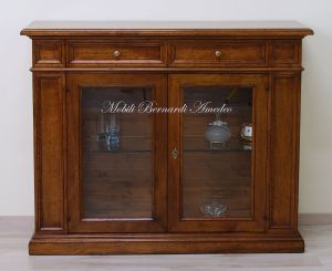 Credenza in legno massiccio con 2 ante a vetro produzione artigianale italiana